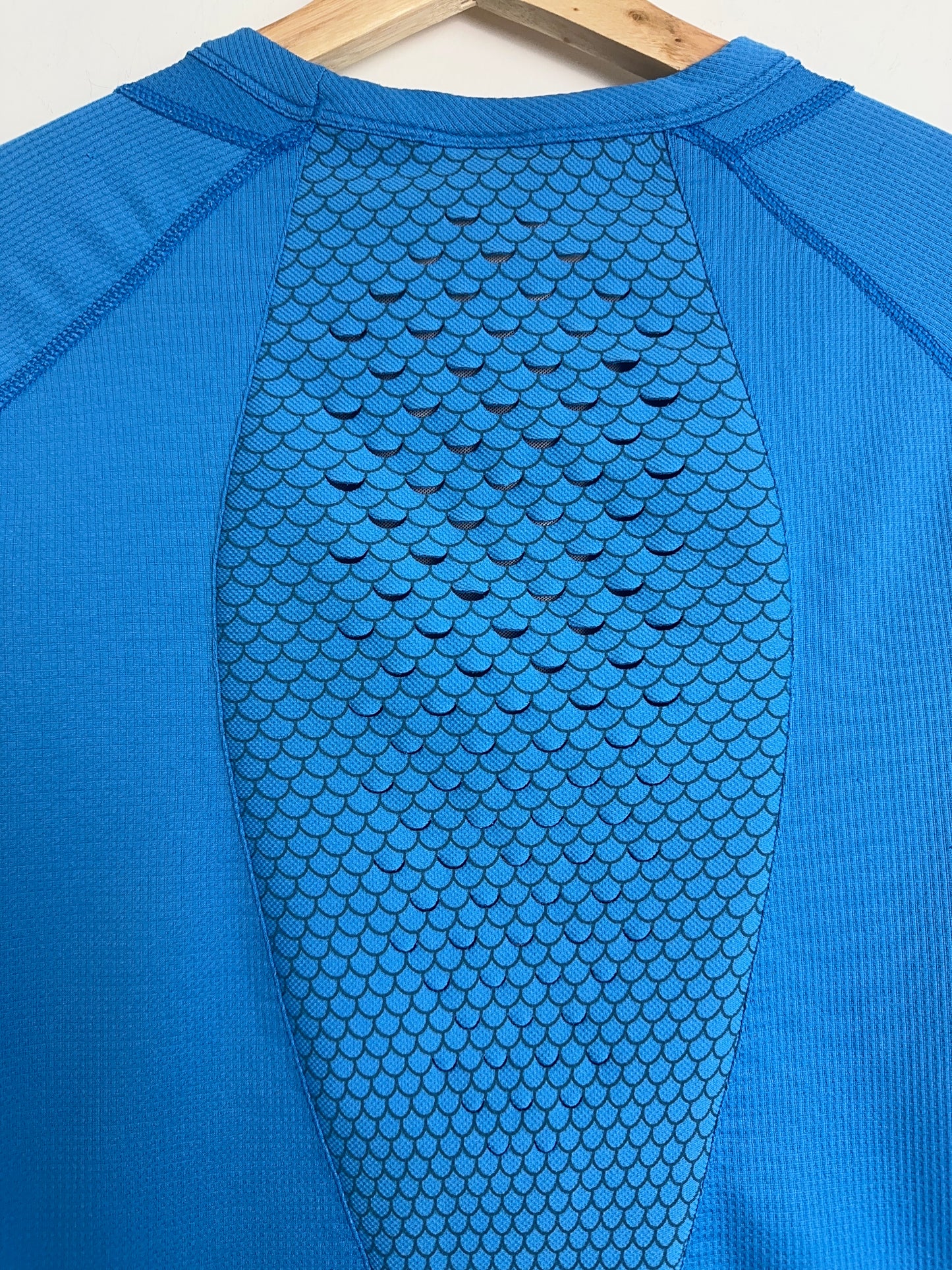 2006 Nike Sphere React Fish Scale Cooling Tee (M)