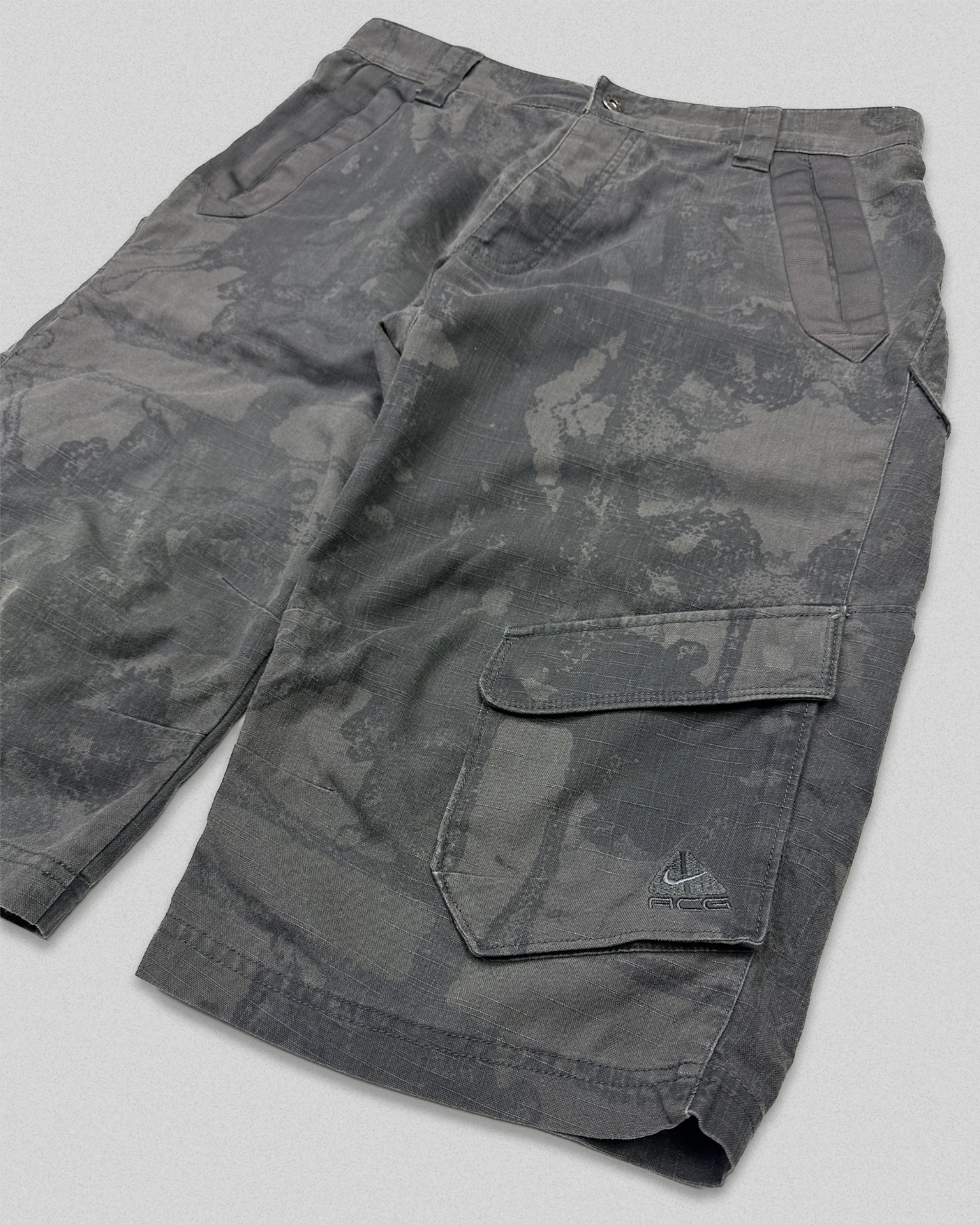 2006 Nike ACG Camo Shorts (M)