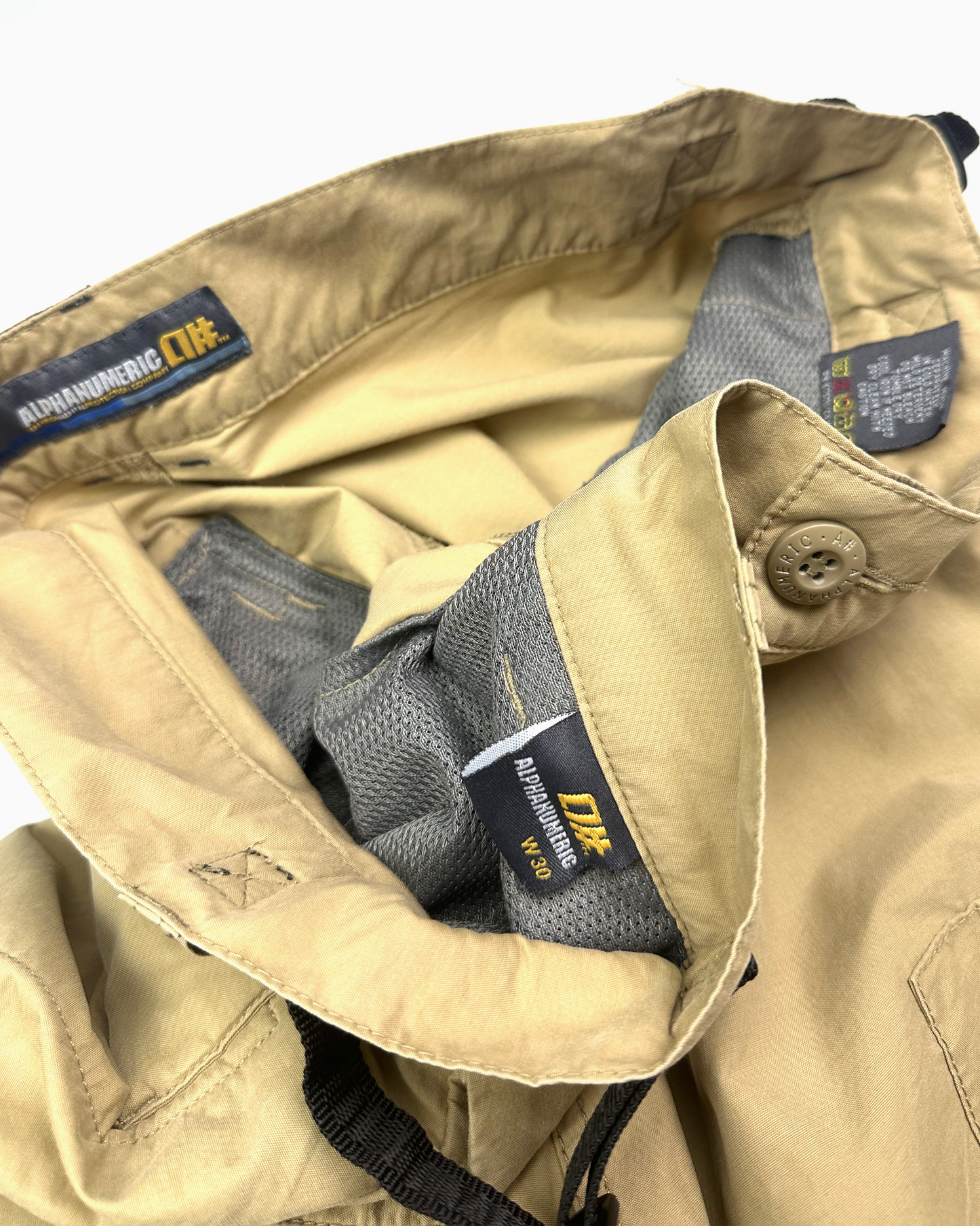 00's Alphanumeric Tan Shorts (30)