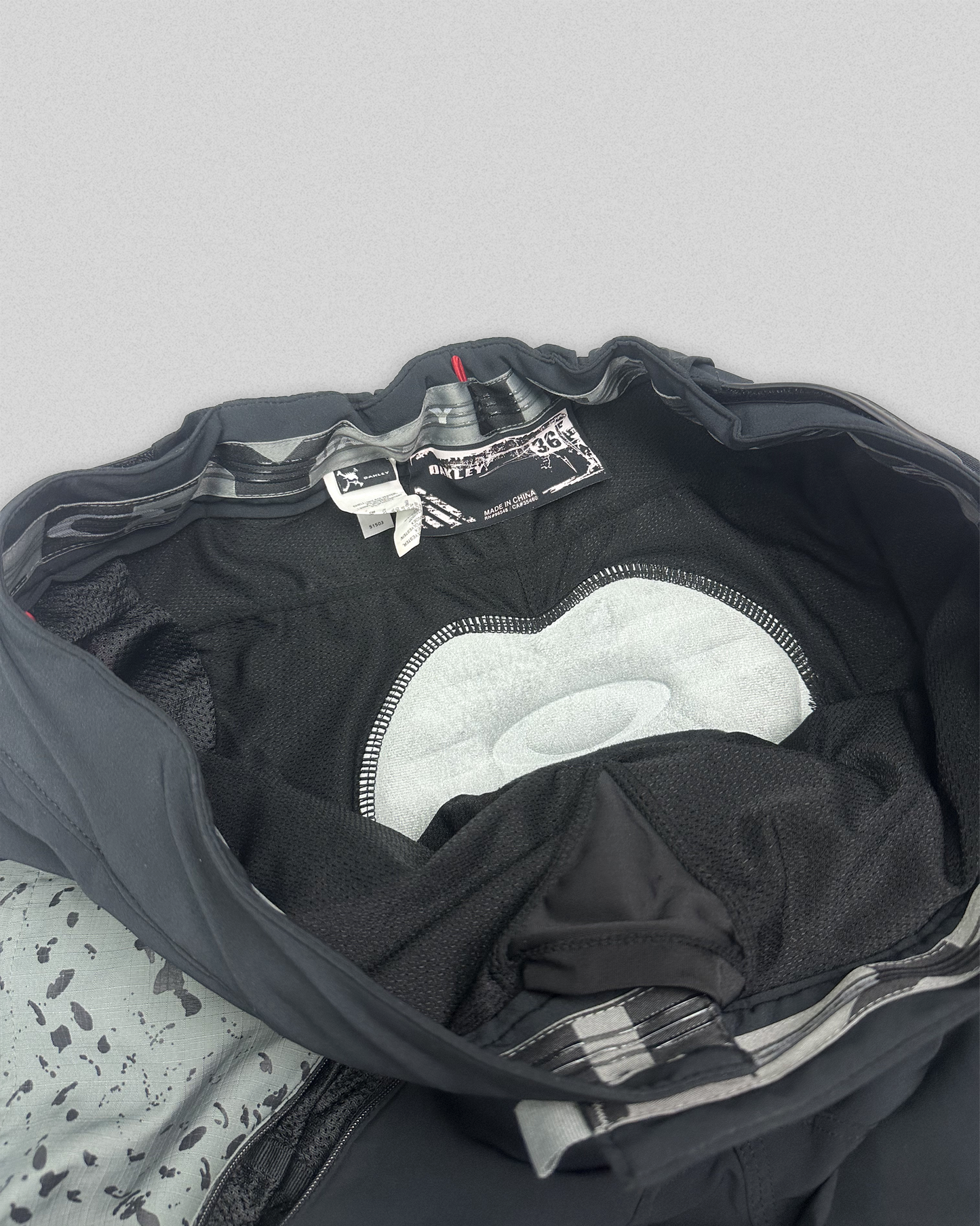 09' Oakley Camo Vented MTB Shorts (36)