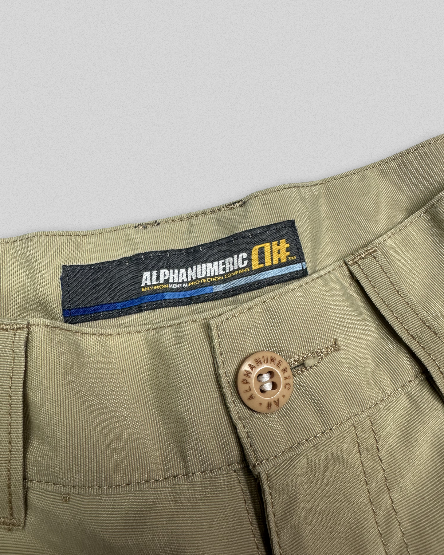 00's Alphanumeric Tan Eggcell Cargo Shorts (30)