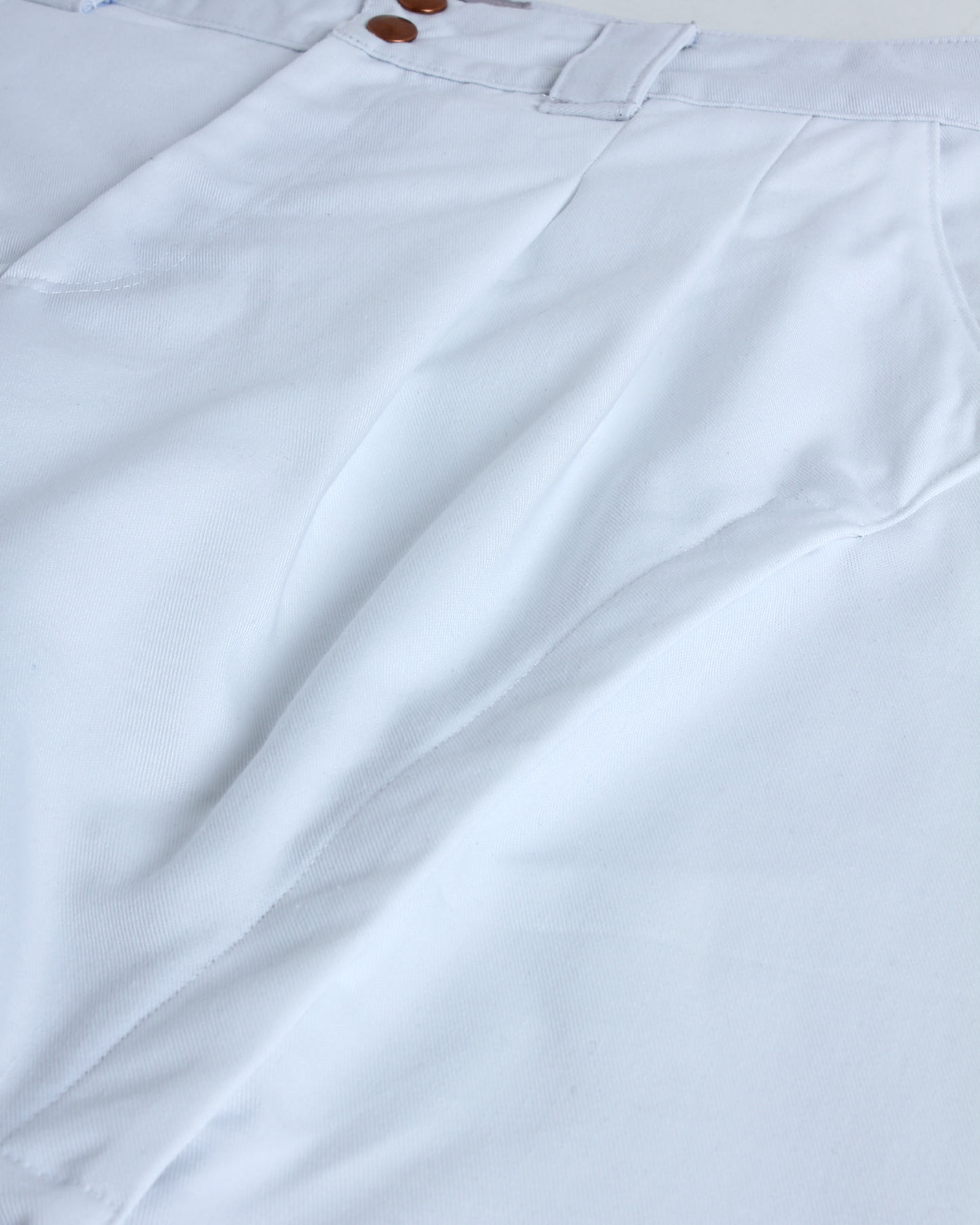 Pleatilated Shorts (White)