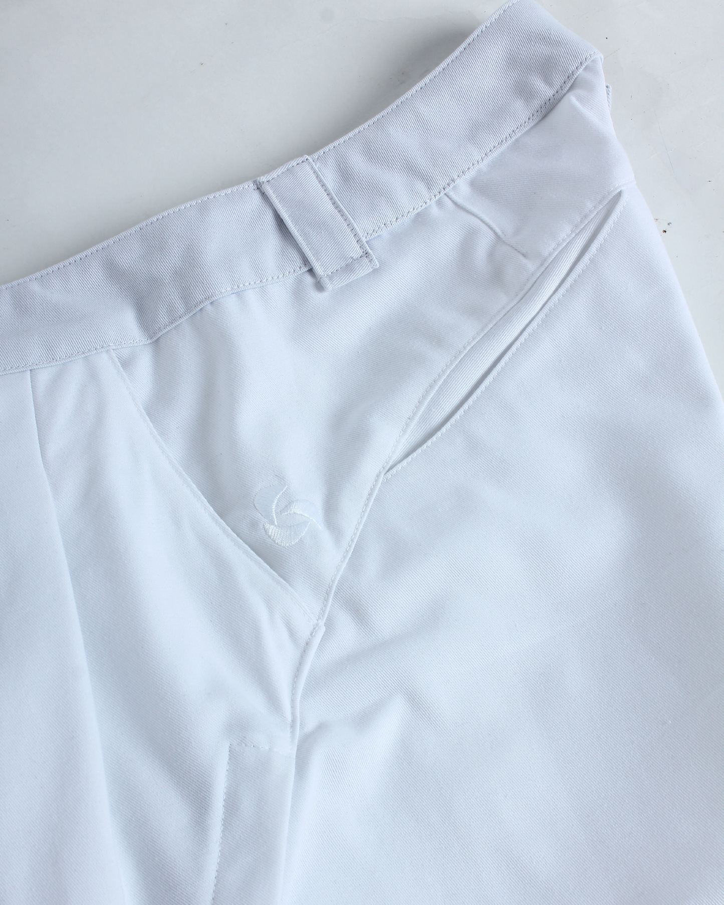 Pleatilated Shorts (White)