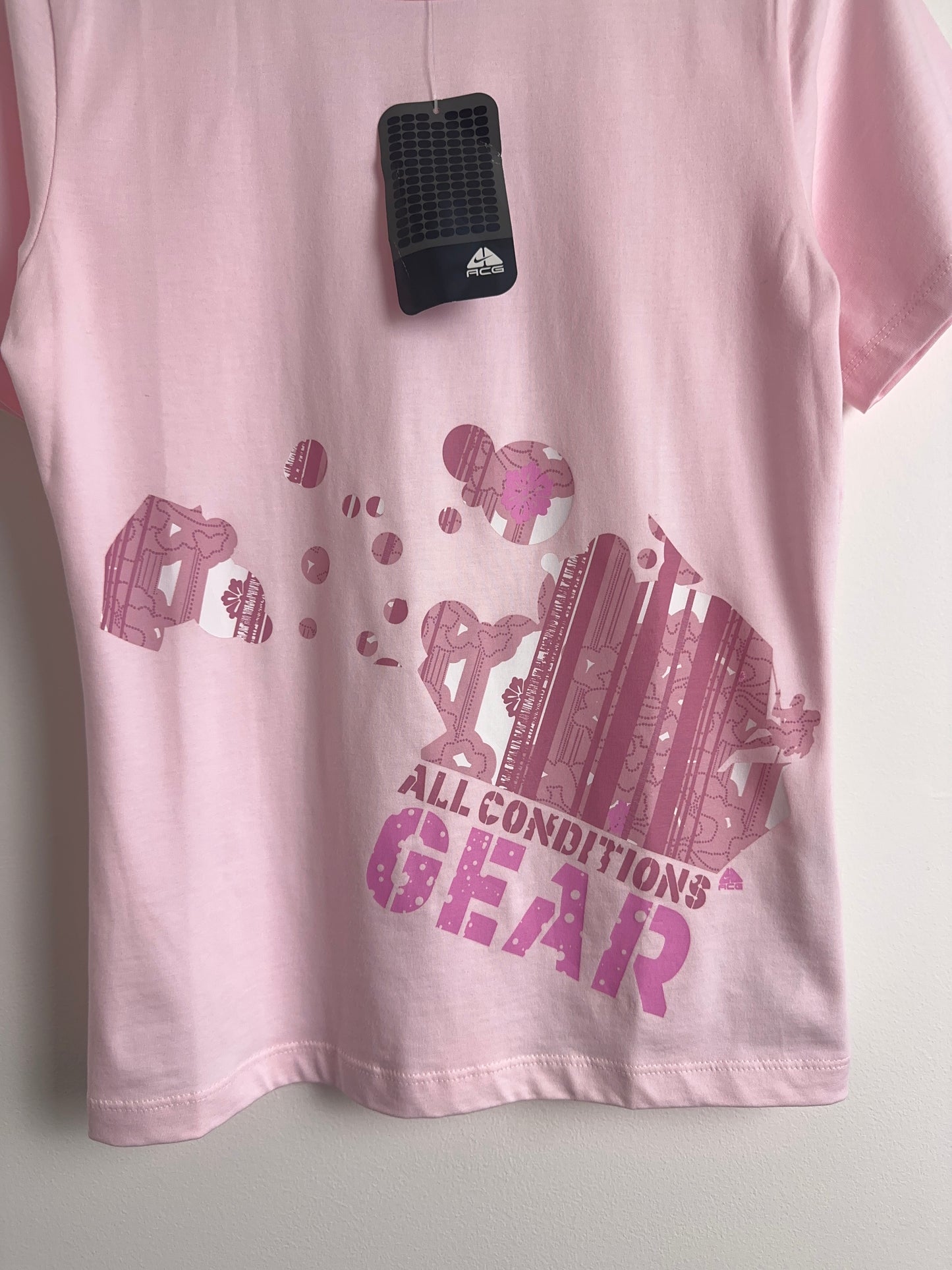 2005 BNWT Nike ACG Floral Tee (M)