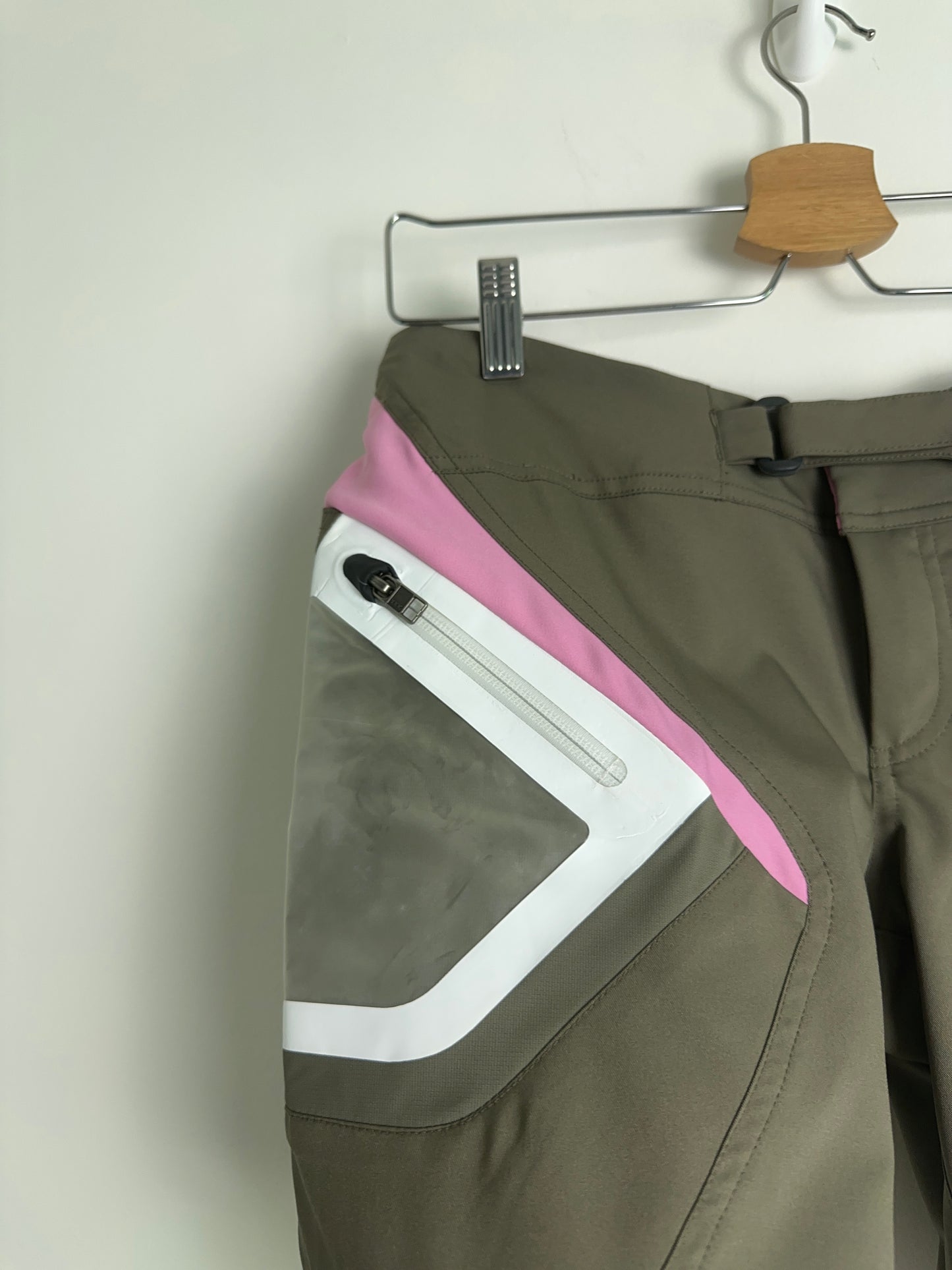 2005 BNWT Nike ACG Shorts (S)