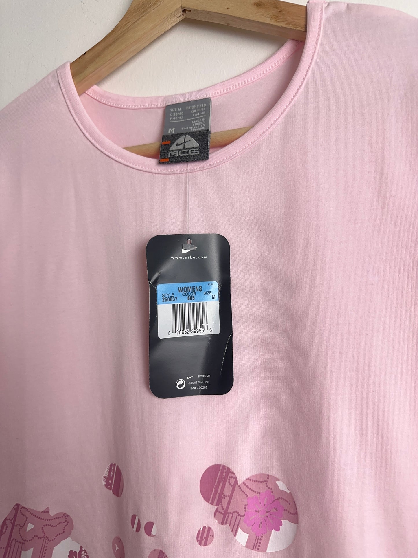2005 BNWT Nike ACG Floral Tee (M)