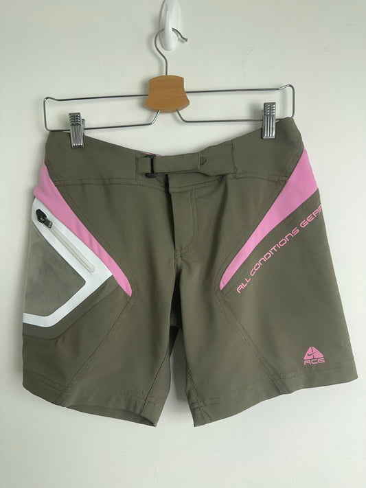 2005 BNWT Nike ACG Shorts (S)