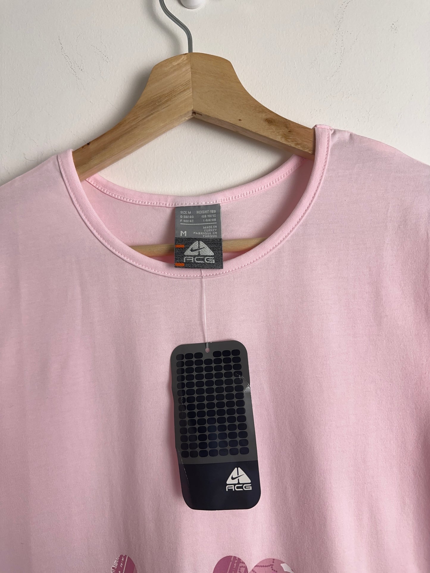 2005 BNWT Nike ACG Floral Tee (M)