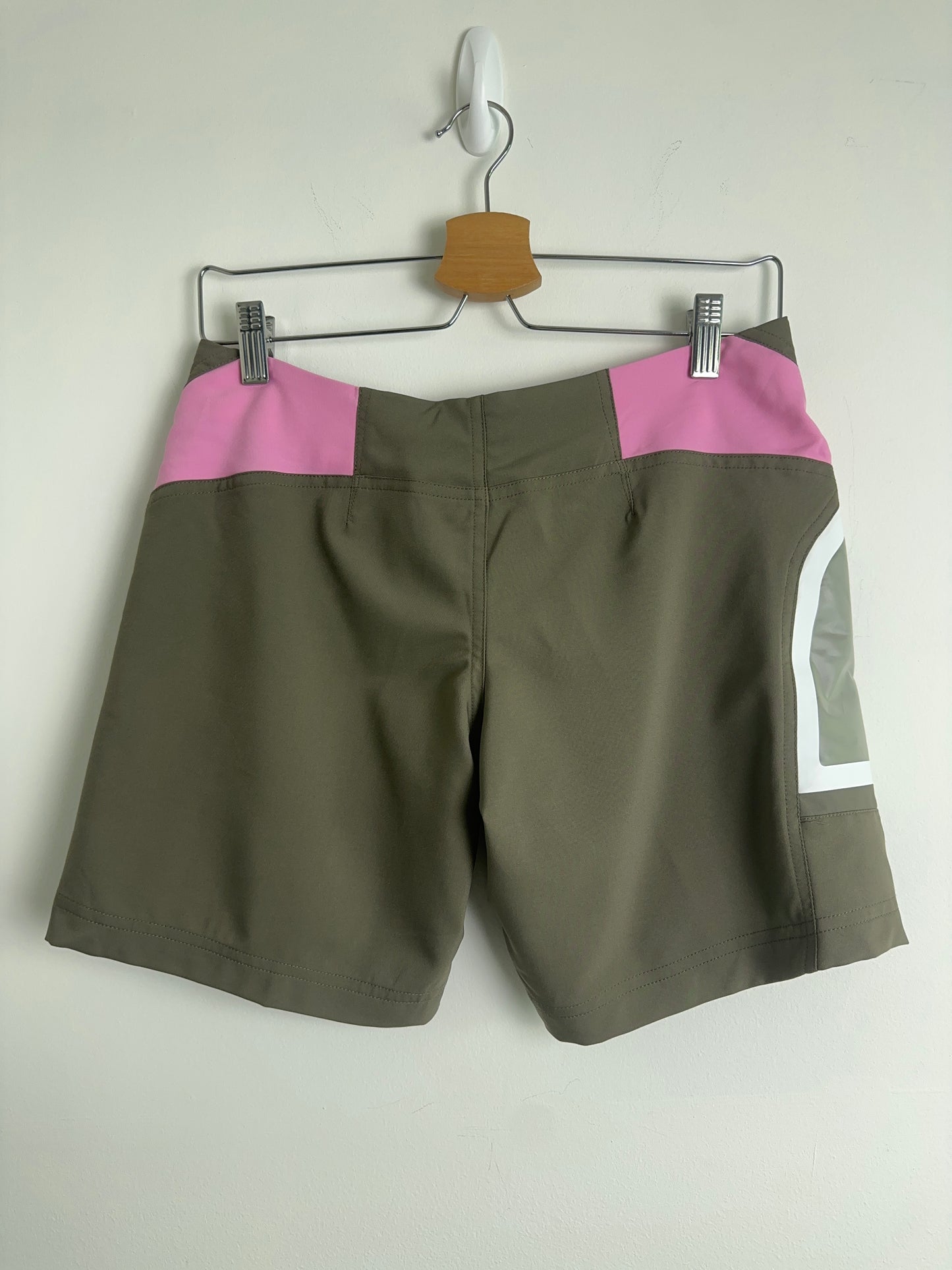2005 BNWT Nike ACG Shorts (S)