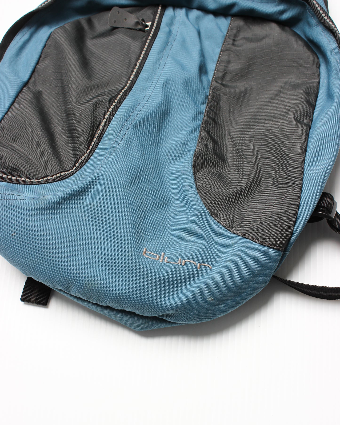 2000's Blurr Sling Bag