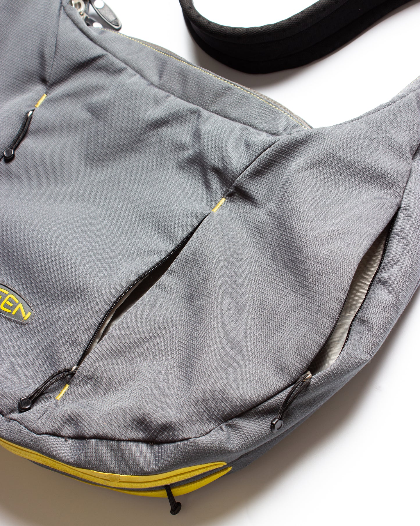 Sample Keen Circular Shoulder Bag