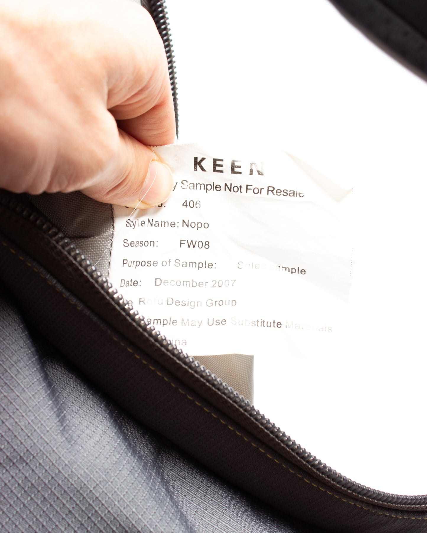 Sample Keen Circular Shoulder Bag